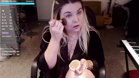 Snapshot of beccalubov chatting on 06/25/26, 12:09 Becca Lubov online show from 06/25/26, 12:09