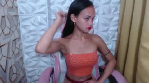 Snapshot of beccamiller22 chatting on 02/01/25, 01:02 becca online show from 02/01/25, 01:02