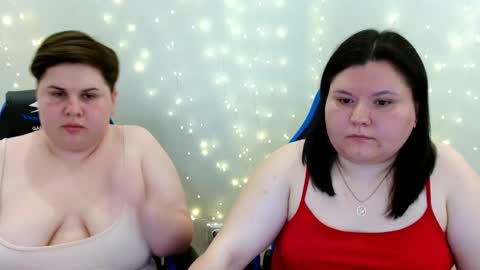 Snapshot of beckyandellen chatting on 05/19/26, 06:25 BeckyAndEllen online show from 05/19/26, 06:25