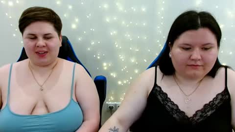 Snapshot of beckyandellen chatting on 05/22/26, 11:05 BeckyAndEllen online show from 05/22/26, 11:05