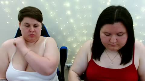 Snapshot of beckyandellen chatting on 06/12/26, 10:36 BeckyAndEllen online show from 06/12/26, 10:36