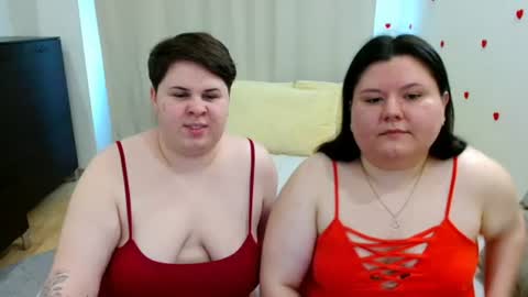 Snapshot of beckyandellen chatting on 06/16/26, 11:02 BeckyAndEllen online show from 06/16/26, 11:02