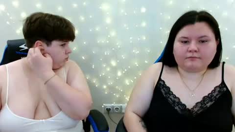 Snapshot of beckyandellen chatting on 07/12/26, 11:45 BeckyAndEllen online show from 07/12/26, 11:45