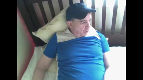 Snapshot of bedwetboy chatting on 04/26/26, 01:42 Bedwetboys online show from 04/26/26, 01:42