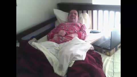 Snapshot of bedwetboy chatting on 05/26/26, 11:06 Bedwetboys online show from 05/26/26, 11:06