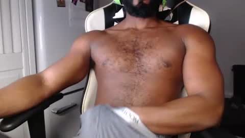 Snapshot of beefyhairyjock chatting on 11/09/25, 10:19 beefyhairyjock online show from 11/09/25, 10:19