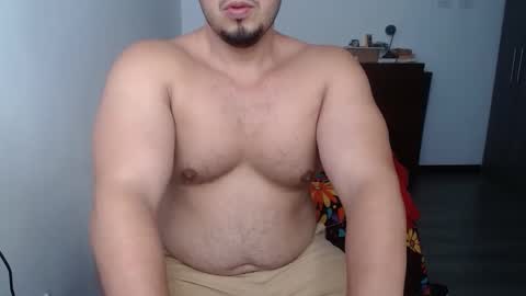 Snapshot of beefypecs_10 chatting on 04/16/26, 09:39 Criss2fer online show from 04/16/26, 09:39