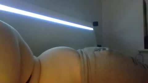 Snapshot of beeinmedeep chatting on 02/18/25, 09:32 beeinmedeep online show from 02/18/25, 09:32