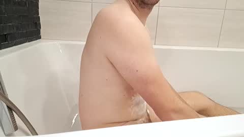 Snapshot of beenee3 chatting on 02/17/25, 08:30 beenee3 online show from 02/17/25, 08:30