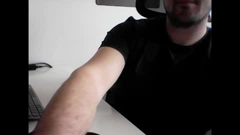 Snapshot of beenee3 chatting on 03/25/26, 06:30 beenee3 online show from 03/25/26, 06:30