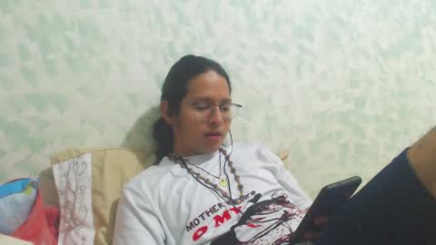 Snapshot of beentage chatting on 12/20/24, 05:14 Alex online show from 12/20/24, 05:14