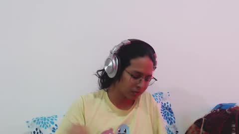 Snapshot of beentage chatting on 03/10/25, 06:01 Alex online show from 03/10/25, 06:01