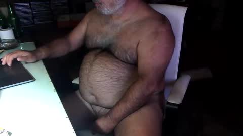 Snapshot of beers19 chatting on 09/27/25, 01:49 beers19 online show from 09/27/25, 01:49