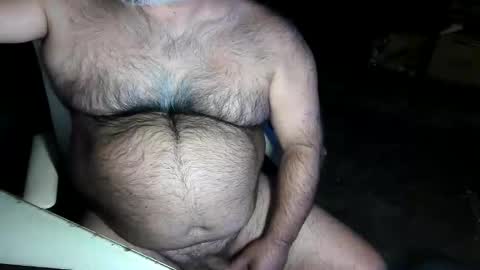 Snapshot of beers19 chatting on 10/19/25, 01:56 beers19 online show from 10/19/25, 01:56