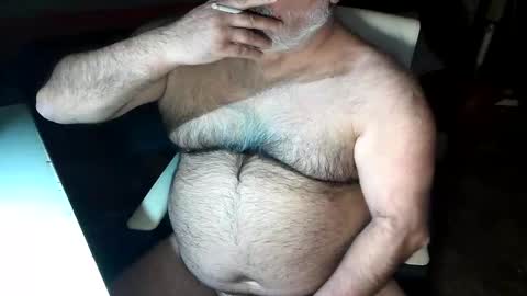 Snapshot of beers19 chatting on 11/25/25, 02:39 beers19 online show from 11/25/25, 02:39