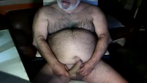 Snapshot of beers19 chatting on 11/30/25, 04:00 beers19 online show from 11/30/25, 04:00