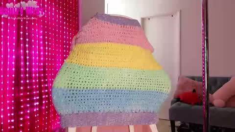 Snapshot of beg4itbaby chatting on 03/25/26, 12:16 Ashley West online show from 03/25/26, 12:16