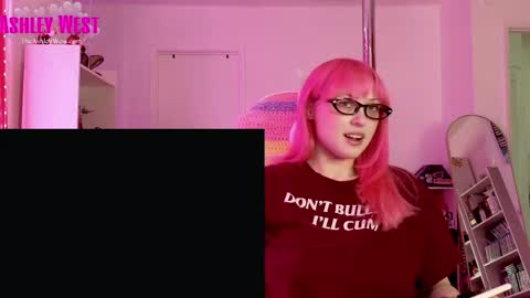 Snapshot of beg4itbaby chatting on 03/27/26, 07:24 Ashley West online show from 03/27/26, 07:24