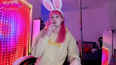 Snapshot of beg4itbaby chatting on 04/06/26, 03:15 Ashley West online show from 04/06/26, 03:15