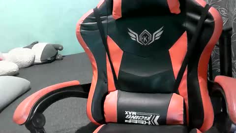 Snapshot of belalicious chatting on 10/22/25, 01:06 Tezza online show from 10/22/25, 01:06