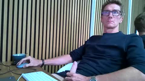 Snapshot of belami_france chatting on 09/18/25, 11:45 SexFriendFrance online show from 09/18/25, 11:45