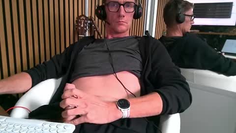 Snapshot of belami_france chatting on 10/21/25, 01:23 SexFriendFrance online show from 10/21/25, 01:23