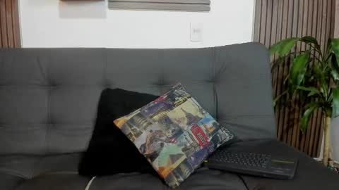 independent model online show from 10/22/25, 03:18