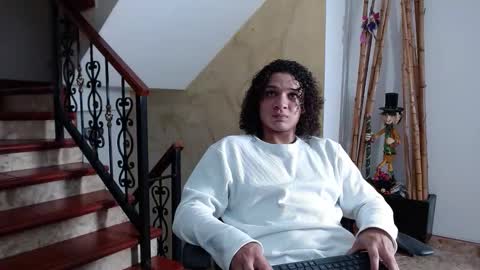 independent model online show from 11/12/25, 10:41