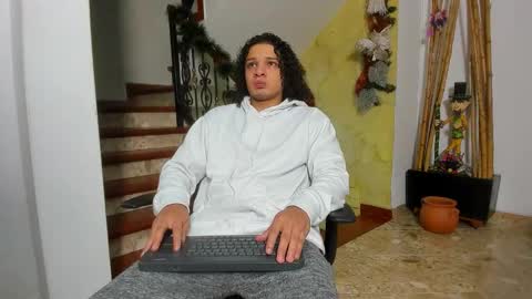 independent model online show from 11/18/25, 01:55