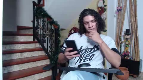 independent model online show from 11/30/25, 10:25