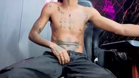 Snapshot of belcebu_bigcock chatting on 12/21/25, 01:35 belcebuo777 online show from 12/21/25, 01:35