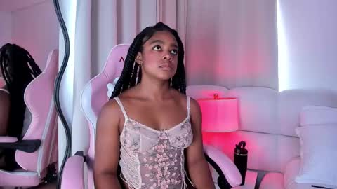 Snapshot of belkis_mills chatting on 10/06/25, 04:15 Belkis online show from 10/06/25, 04:15