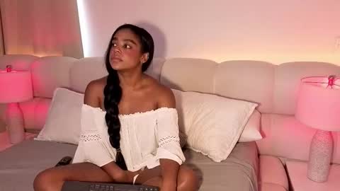 Snapshot of belkis_mills chatting on 11/28/25, 04:09 Belkis online show from 11/28/25, 04:09