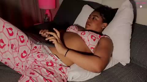 Snapshot of belkis_mills chatting on 06/10/26, 12:00 Belkis online show from 06/10/26, 12:00