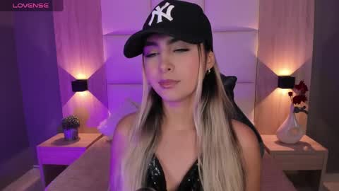 Bella cam online show from 09/20/25, 07:37