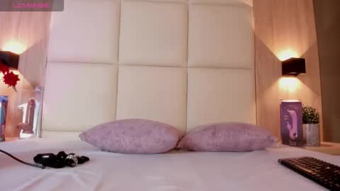 Bella cam online show from 03/28/26, 07:24