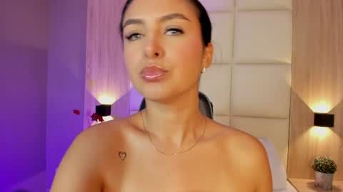 Bella cam online show from 06/13/26, 07:01
