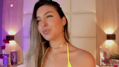 Bella cam online show from 06/17/26, 07:26