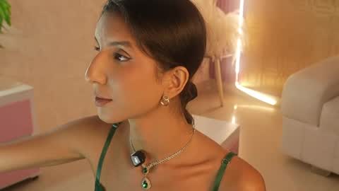 bella19   online show from 05/06/26, 08:36