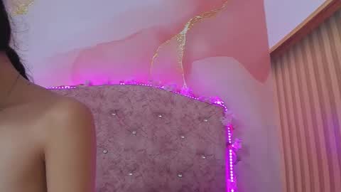 Snapshot of bella__sweets chatting on 11/25/25, 10:37 Melanie online show from 11/25/25, 10:37