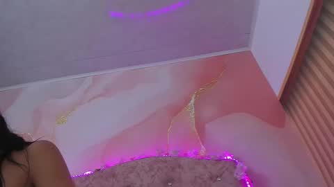 Snapshot of bella__sweets chatting on 12/01/25, 10:31 Melanie online show from 12/01/25, 10:31
