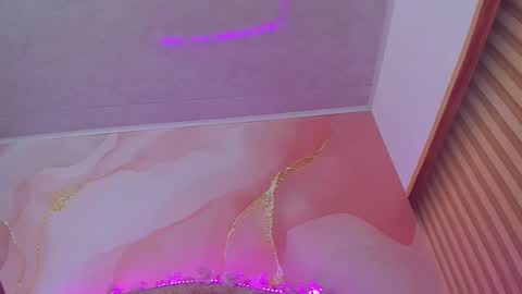 Snapshot of bella__sweets chatting on 12/02/25, 10:31 Melanie online show from 12/02/25, 10:31