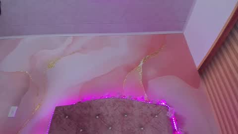 Snapshot of bella__sweets chatting on 12/05/25, 10:35 Melanie online show from 12/05/25, 10:35