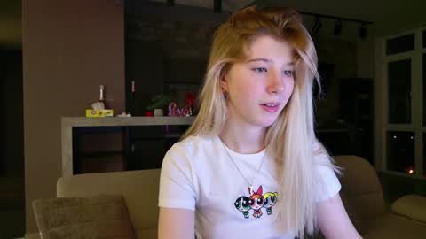 Snapshot of bella_amoury chatting on 03/07/25, 08:33 Bella online show from 03/07/25, 08:33