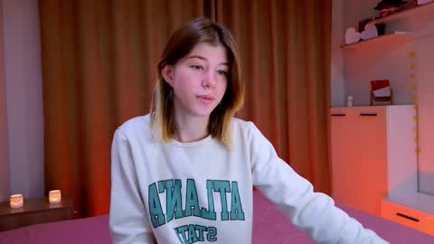 Snapshot of bella_amoury chatting on 11/08/25, 03:01 Bella online show from 11/08/25, 03:01