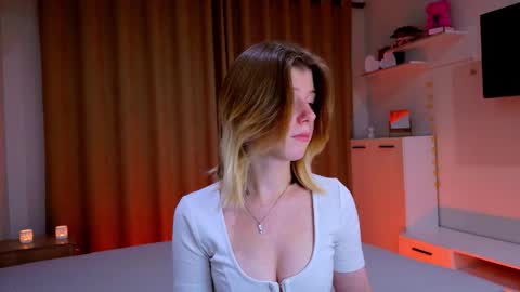 Snapshot of bella_amoury chatting on 11/11/25, 08:53 Bella online show from 11/11/25, 08:53