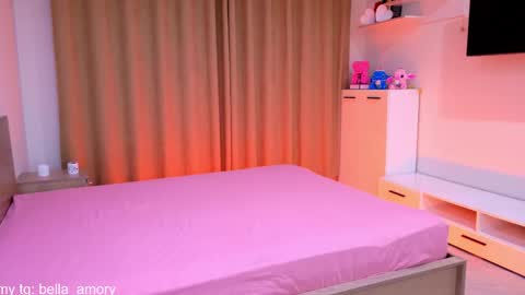 Snapshot of bella_amoury chatting on 11/21/25, 08:18 Bella online show from 11/21/25, 08:18