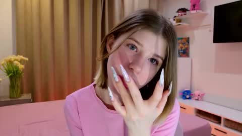 Snapshot of bella_amoury chatting on 02/21/26, 10:00 Bella online show from 02/21/26, 10:00