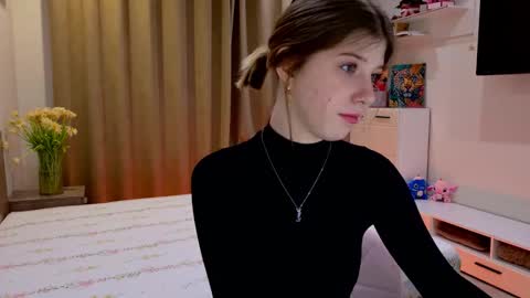 Snapshot of bella_amoury chatting on 02/22/26, 06:06 Bella online show from 02/22/26, 06:06