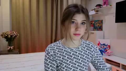 Snapshot of bella_amoury chatting on 03/15/26, 06:03 Bella online show from 03/15/26, 06:03